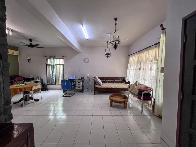 Rumah Teres 2-Tingkat untuk Dijual di Seksyen 5 (Kota Damansara) - Khairul Syafiq - Living Room - PropertyGuru.com.my