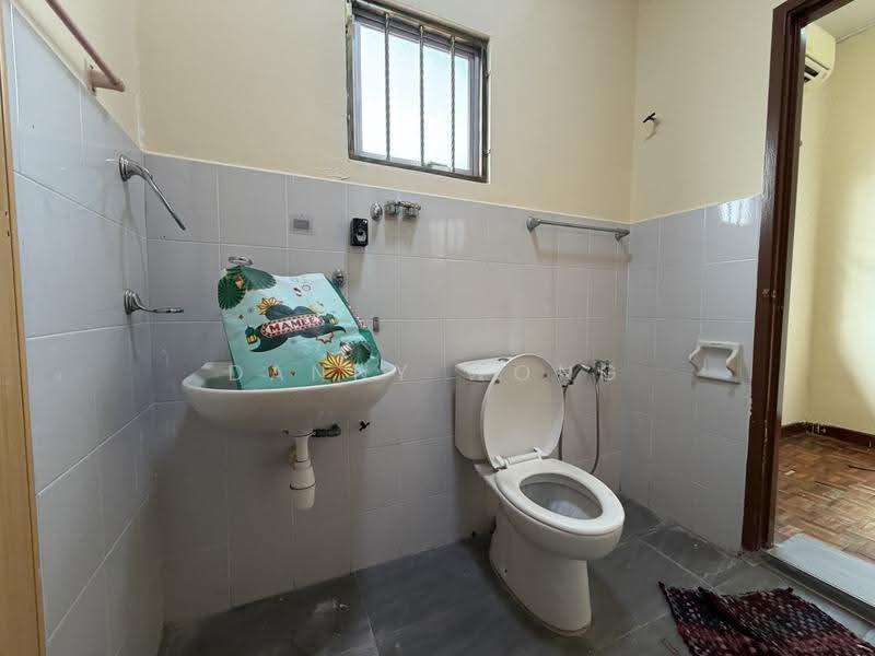 Rumah Bandar untuk Disewa di Kota Emerald (Rawang) - Danny Wong - Bathroom - PropertyGuru.com.my