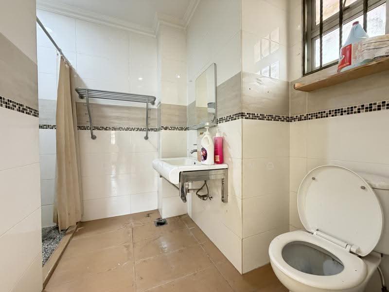 Rumah Bandar untuk Disewa di Kota Emerald (Rawang) - Danny Wong - Bathroom - PropertyGuru.com.my