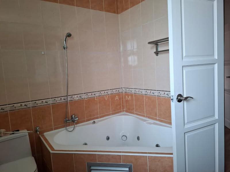 Bungalow House for Sale in Kelana Jaya (Petaling Jaya) - Selvam . - Bathroom - PropertyGuru.com.my