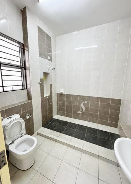 Rumah Teres 2-Tingkat untuk Dijual di Setia Indah (Setia Alam) - Stanley Hong - Bathroom - PropertyGuru.com.my