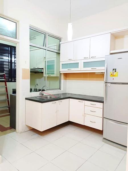 Pangsapuri untuk Dijual di Kipark Apartment - Ee Fong Toh - Kitchen - PropertyGuru.com.my