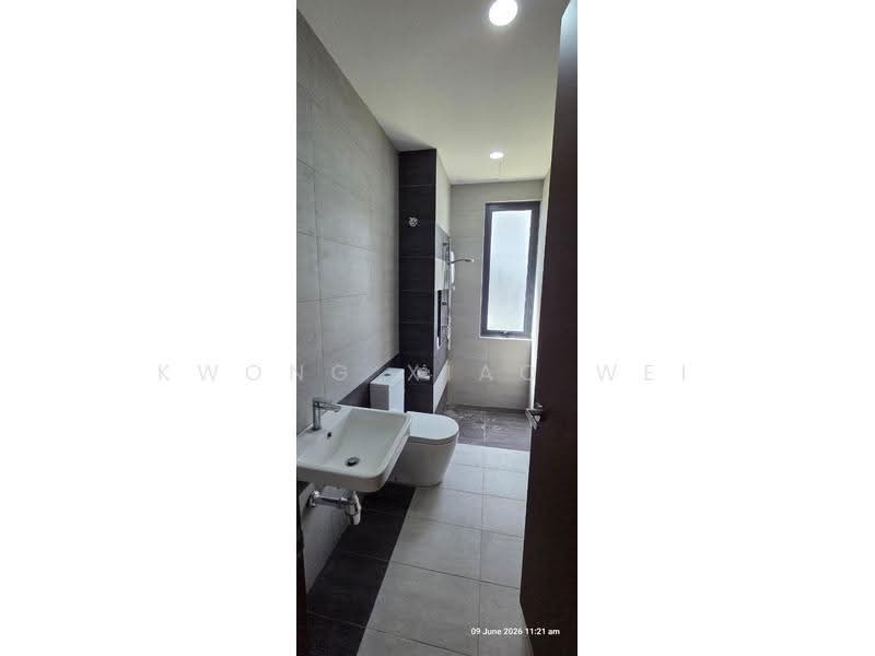 Semi-Detached House for Rent in Sungai Buloh (Selangor) - Kwong Xiao Wei - Bathroom - PropertyGuru.com.my