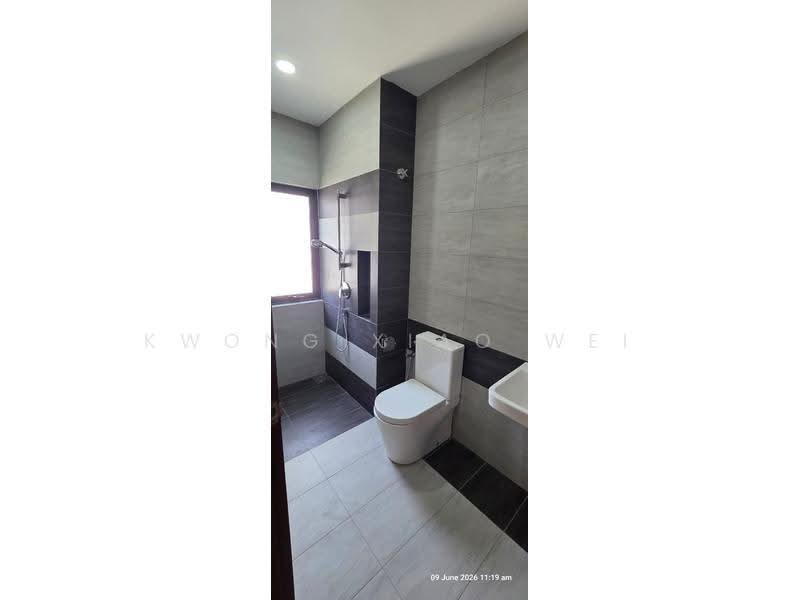 Semi-Detached House for Rent in Sungai Buloh (Selangor) - Kwong Xiao Wei - Bathroom - PropertyGuru.com.my