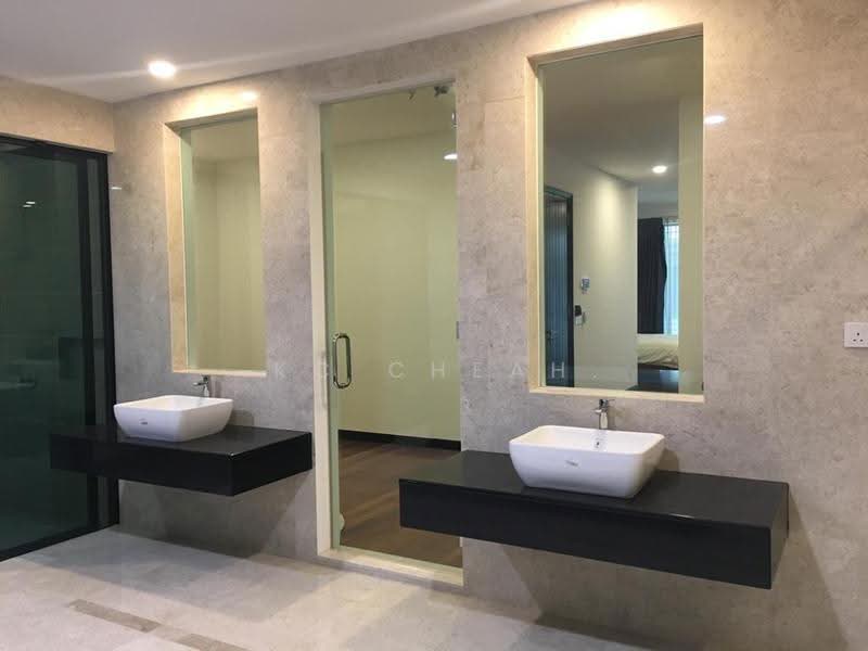 Rumah Teres 3-Tingkat untuk Dijual di Duta Villa (Setia Alam) - KC Cheah - Bathroom - PropertyGuru.com.my