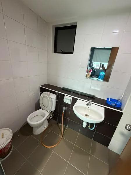 Kediaman Servis untuk Dijual di Sky Gardens Residences - Scarlette Lai - Bathroom - PropertyGuru.com.my