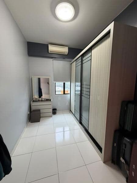 Kediaman Servis untuk Dijual di Sky Gardens Residences - Scarlette Lai - Bedroom - PropertyGuru.com.my