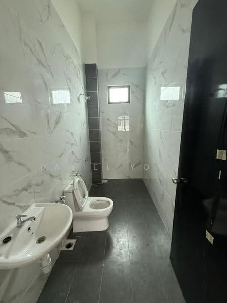 Rumah Berkembar untuk Dijual di Bandar Putra Kulai (Kulai) - Daniel Yong - Bathroom - PropertyGuru.com.my