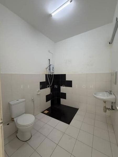2-storey Terraced House for Sale in Setia Tropika (Johor Bahru) - Ee Fong Toh - Bathroom - PropertyGuru.com.my