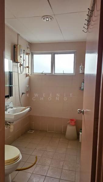 Kondominium untuk Dijual di Mentari Kondominium - Kweenie Chong - Bathroom - PropertyGuru.com.my