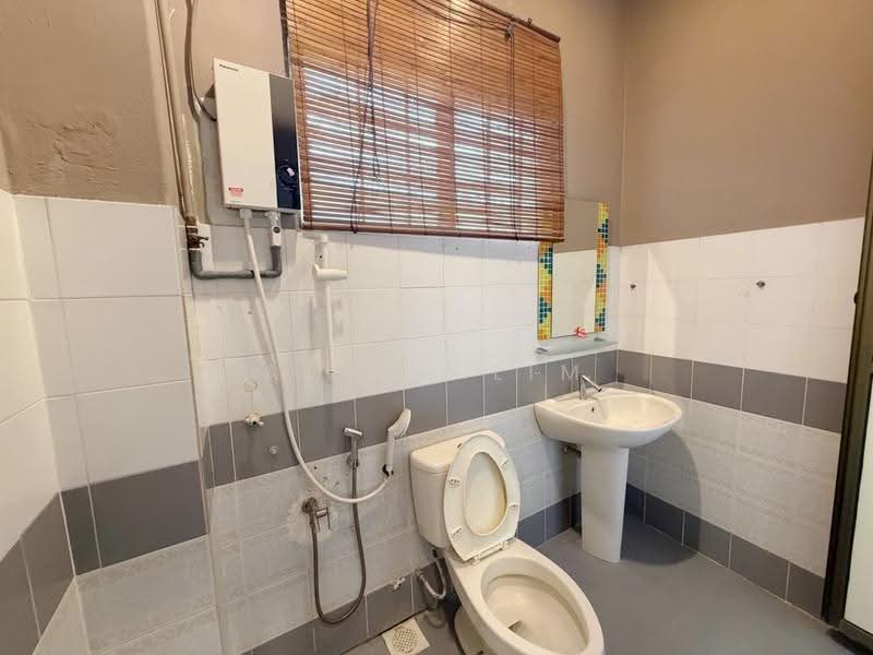 Rumah Teres 2-Tingkat untuk Dijual di Bandar Sri Damansara (Selangor) - Alven Lim - Bathroom - PropertyGuru.com.my