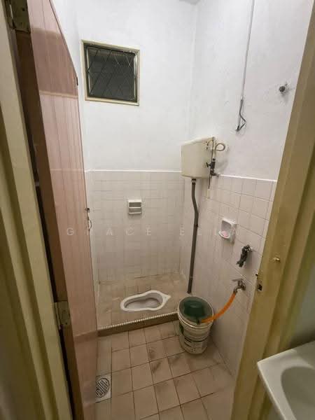 Rumah Teres 1.5-Tingkat untuk Disewa di Taman Molek (Johor Bahru) - Grace Ella - Bathroom - PropertyGuru.com.my