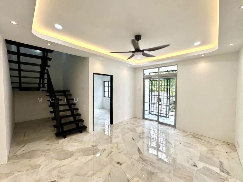 Rumah Teres 2-Tingkat untuk Dijual di Subang Jaya (Selangor) - Mohd Zakri Mohd Zamberi - Living Room - PropertyGuru.com.my