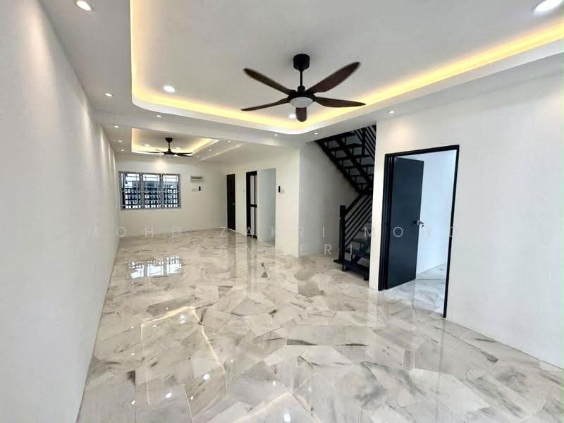 Rumah Teres 2-Tingkat untuk Dijual di Subang Jaya (Selangor) - Mohd Zakri Mohd Zamberi - Living Room - PropertyGuru.com.my