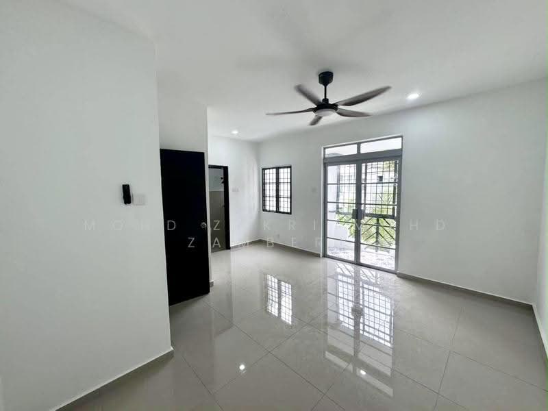 Rumah Teres 2-Tingkat untuk Dijual di Subang Jaya (Selangor) - Mohd Zakri Mohd Zamberi - Living Room - PropertyGuru.com.my
