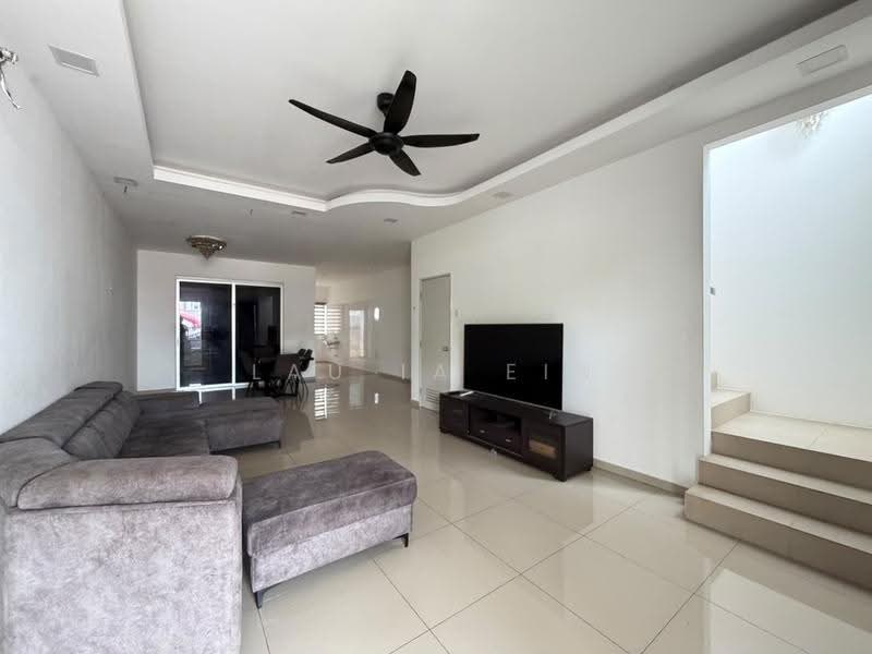 Rumah Teres 2-Tingkat untuk Disewa di Rawang (Selangor) - Lau Ia Ein - Living Room - PropertyGuru.com.my