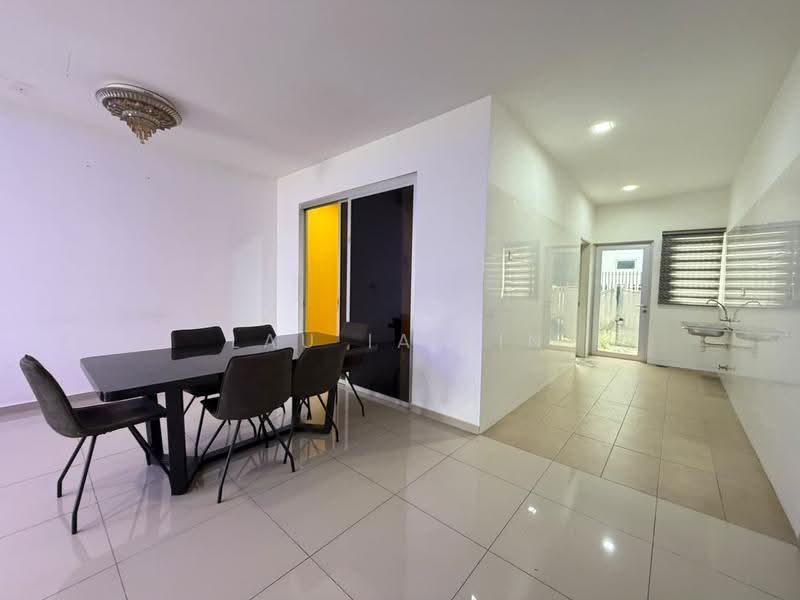 Rumah Teres 2-Tingkat untuk Disewa di Rawang (Selangor) - Lau Ia Ein - Dining Room - PropertyGuru.com.my