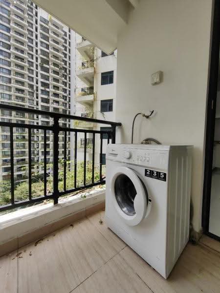 Pangsapuri untuk Disewa di Regalia Park @ Forest City - April Chin - Balcony - PropertyGuru.com.my