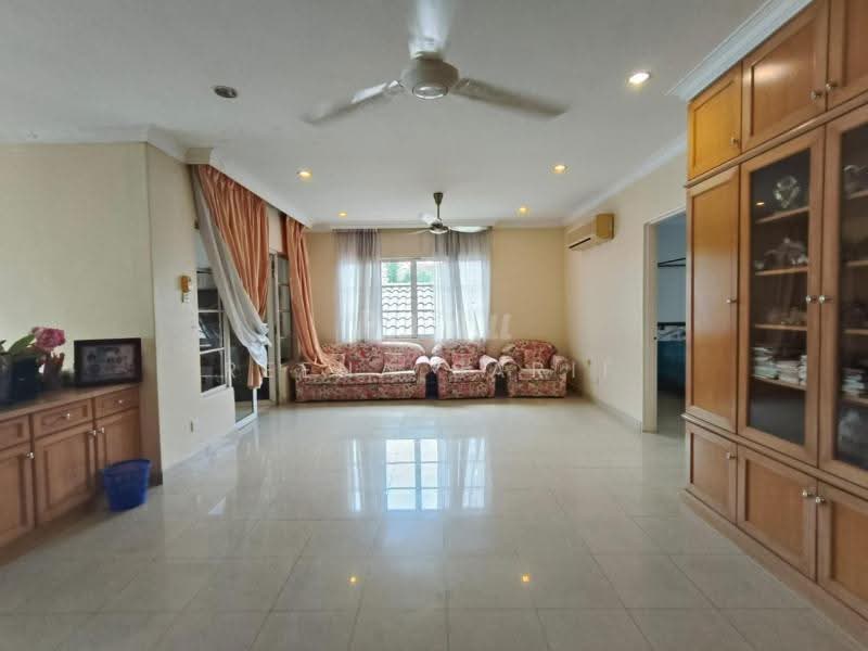 Bungalow House untuk Dijual di Bukit Jelutong (Shah Alam) - Reena Sarif - Living Room - PropertyGuru.com.my