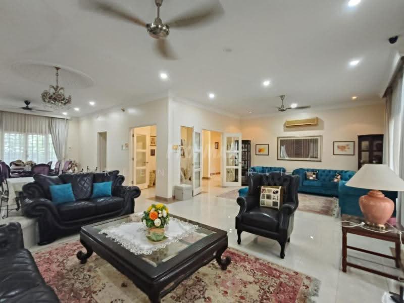 Bungalow House untuk Dijual di Bukit Jelutong (Shah Alam) - Reena Sarif - Living Room - PropertyGuru.com.my