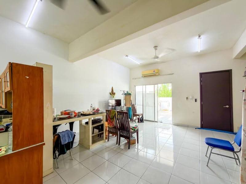 Rumah Teres 2-Tingkat untuk Dijual di Saujana Utama (Selangor) - Ashraff Daniel - Living Room - PropertyGuru.com.my