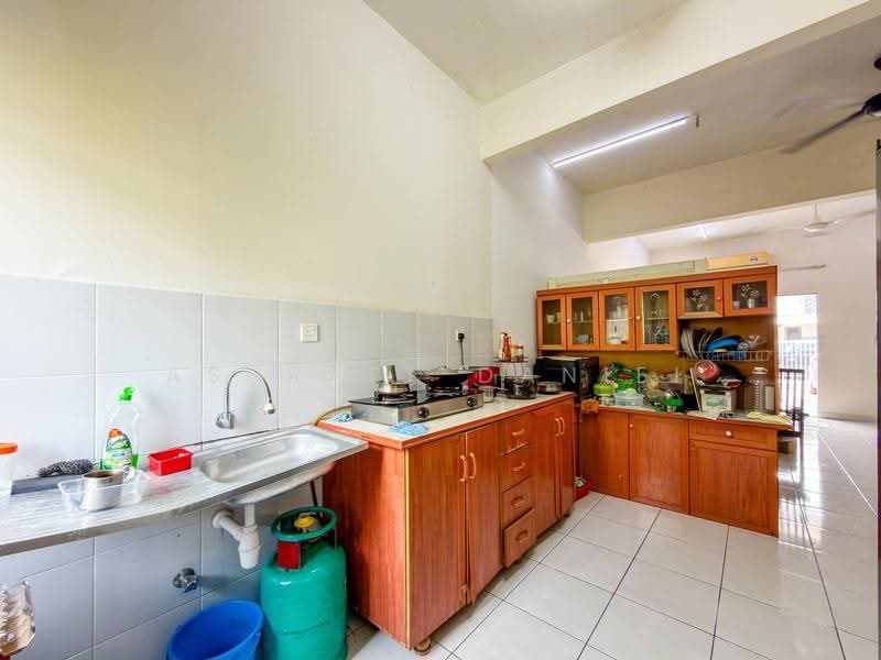 Rumah Teres 2-Tingkat untuk Dijual di Saujana Utama (Selangor) - Ashraff Daniel - Kitchen - PropertyGuru.com.my