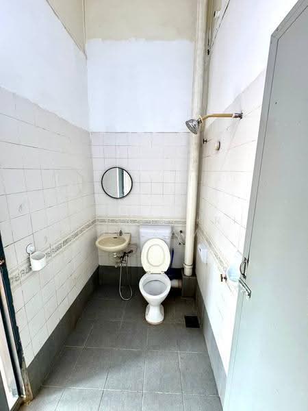 Rumah Teres 2-Tingkat untuk Dijual di Taman Industri Bolton (Batu Caves) - Mohd Zakri Mohd Zamberi - Bathroom - PropertyGuru.com.my
