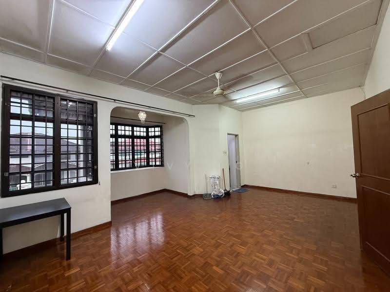 Rumah Teres 2-Tingkat untuk Disewa di Taman Perling (Perling) - Vivy Ng - Living Room - PropertyGuru.com.my
