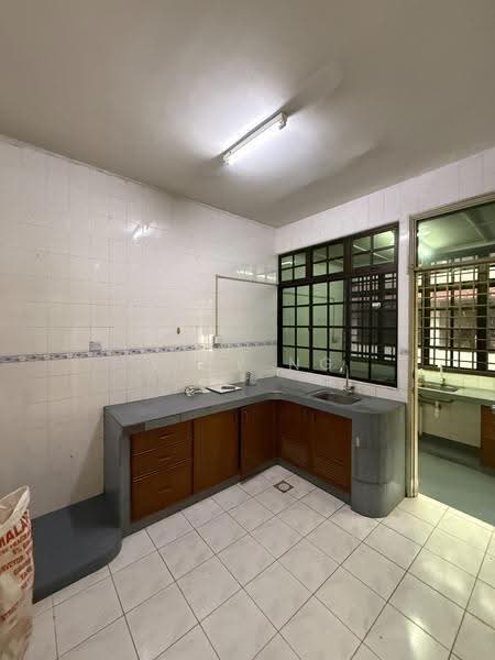 Rumah Teres 2-Tingkat untuk Disewa di Taman Perling (Perling) - Vivy Ng - Kitchen - PropertyGuru.com.my