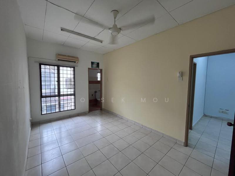 Rumah Teres 2-Tingkat untuk Dijual di Taman Billion (Kuala Lumpur) - Foo Sek Mou - Living Room - PropertyGuru.com.my