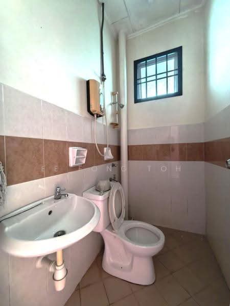 Rumah Teres 2-Tingkat untuk Dijual di Taman Sri Pulai Perdana (Skudai) - Ee Fong Toh - Bathroom - PropertyGuru.com.my