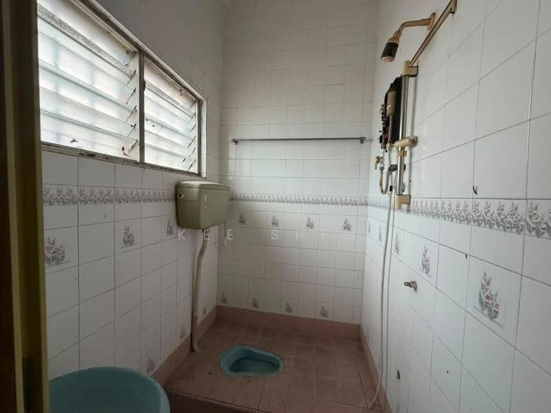2-storey Terraced House for Rent in Taman Bayu Perdana (Klang) - Kee Shen - Bathroom - PropertyGuru.com.my