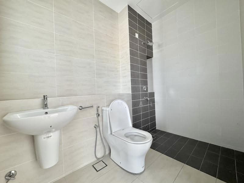 Rumah Teres 2-Tingkat untuk Dijual di Dengkil (Selangor) - Hakim Ali - Bathroom - PropertyGuru.com.my