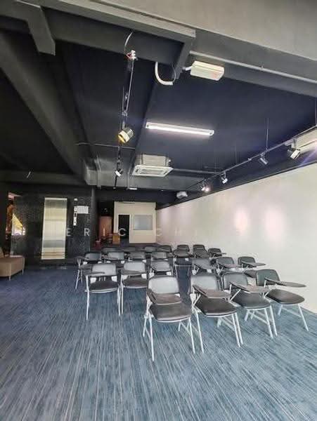 Shop / Office untuk Dijual di Taman Daya (Kepong) - Eric Cheng - Open space area for meeting - PropertyGuru.com.my