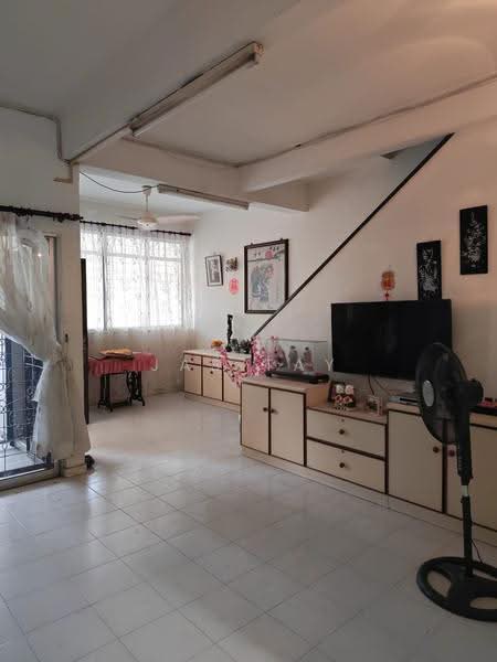 Rumah Teres 2-Tingkat untuk Dijual di Taman Kolam Air (Johor Bahru) - Jas Tay - Living Room - PropertyGuru.com.my