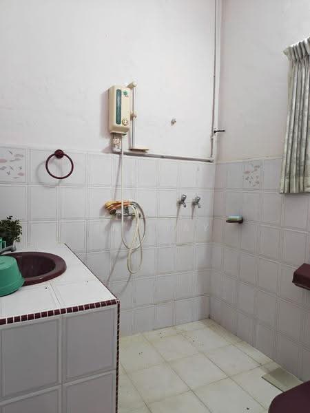 Rumah Teres 2-Tingkat untuk Dijual di Taman Kolam Air (Johor Bahru) - Jas Tay - Bathroom - PropertyGuru.com.my
