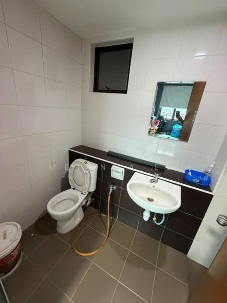 Kediaman Servis untuk Dijual di Sky Gardens Residences - Melinda Ee - Bathroom - PropertyGuru.com.my