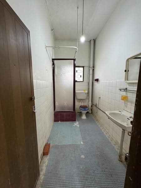 Rumah Teres 1-Tingkat untuk Dijual di Tanjung Bungah (Penang) - Max Ng - Bathroom - PropertyGuru.com.my