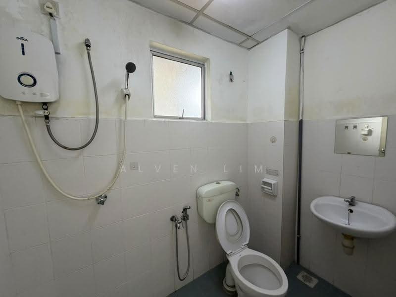Pangsapuri untuk Dijual di Ria Apartment - Alven Lim - Bathroom - PropertyGuru.com.my
