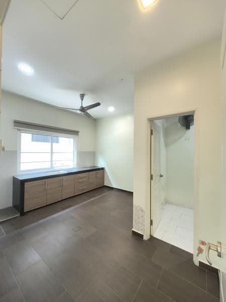 Semi-Detached House for Sale in Ambang Botanic (Klang) - Zaena Ng - Kitchen - PropertyGuru.com.my