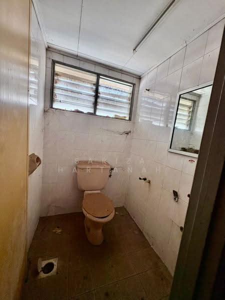 Shop / Office untuk Disewa di Kapar (Selangor) - Sariza Hartanah - Bathroom - PropertyGuru.com.my