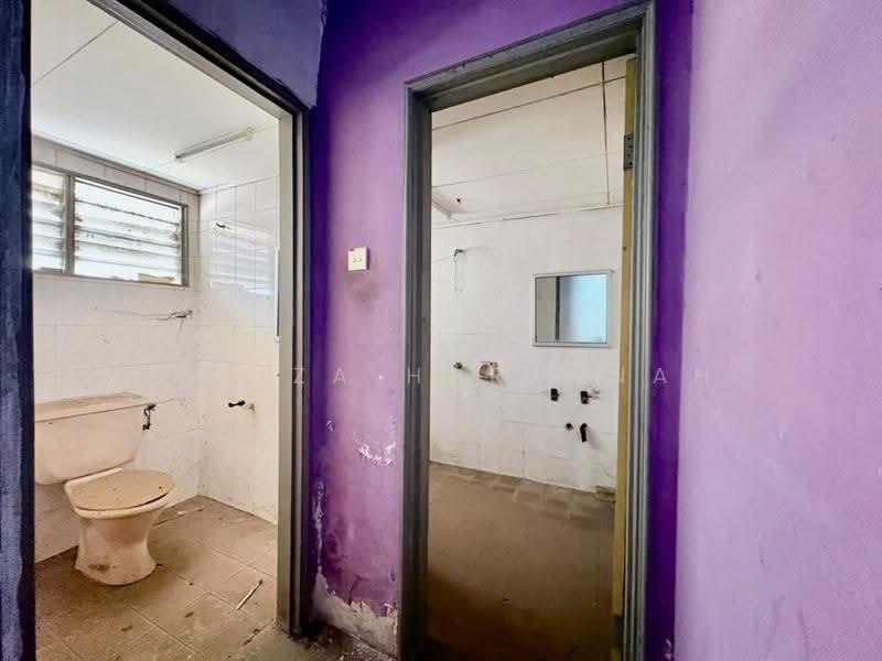 Shop / Office untuk Disewa di Kapar (Selangor) - Sariza Hartanah - Bathroom - PropertyGuru.com.my