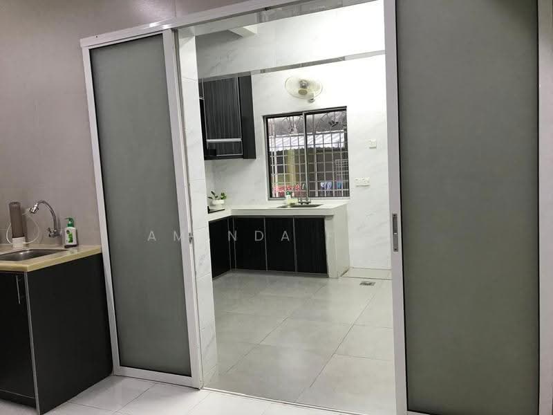 Rumah Teres untuk Dijual di Bandar Country Homes (Rawang) - Amanda Fan - Kitchen - PropertyGuru.com.my
