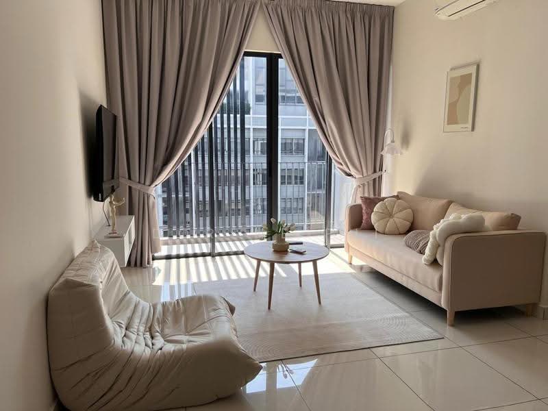 Kediaman Servis untuk Dijual di Millerz Square Serviced Residence - Dorene Pui - Living Room - PropertyGuru.com.my