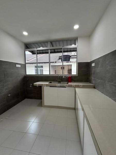 Rumah Bandar untuk Dijual di Taman Scientex Kulai (Sedenak) - Zen Wong - Kitchen - PropertyGuru.com.my