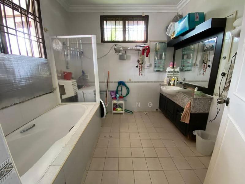 Semi-Detached House for Sale in Taman Impian Emas (Skudai) - Vivy Ng - Bathroom - PropertyGuru.com.my