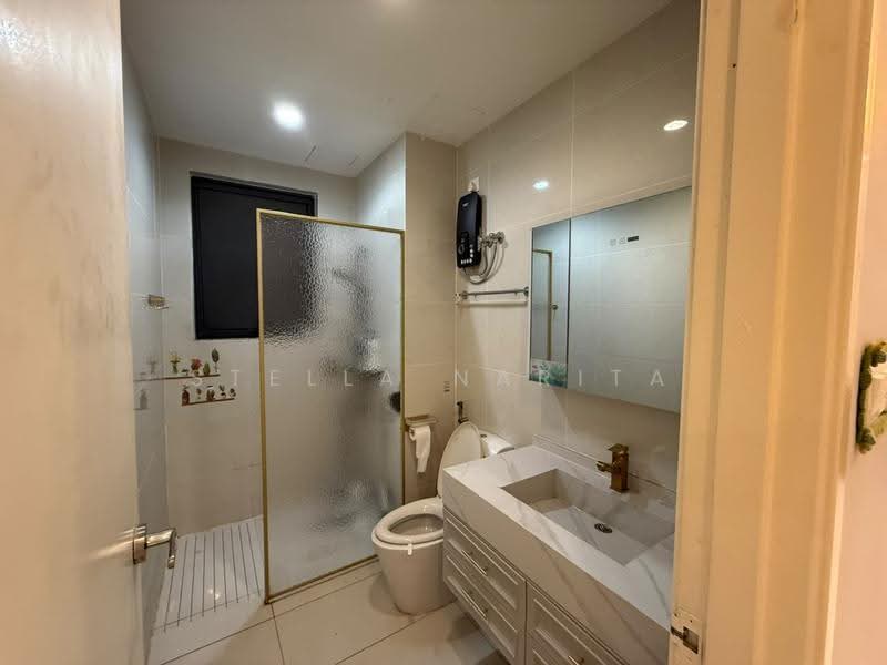Kondominium untuk Disewa di Bay Point @ Country Garden Danga Bay - Stella Narita - Bathroom - PropertyGuru.com.my