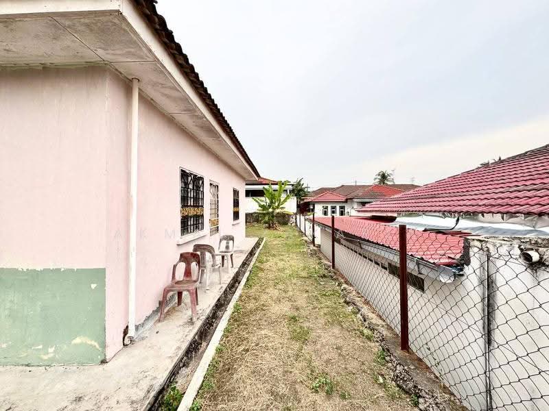 Bungalow House untuk Dijual di Bandar Putra Permai (Seri Kembangan) - Akmal Zakaria - PropertyGuru.com.my