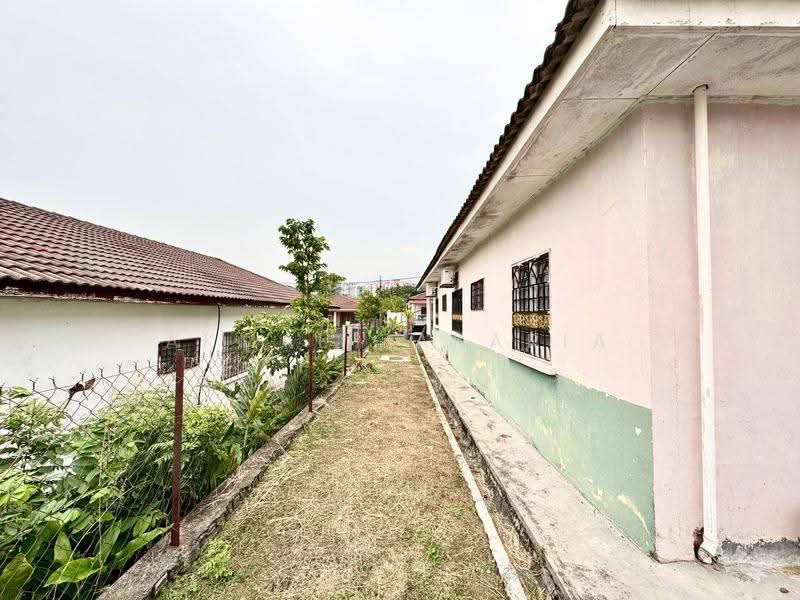 Bungalow House untuk Dijual di Bandar Putra Permai (Seri Kembangan) - Akmal Zakaria - PropertyGuru.com.my