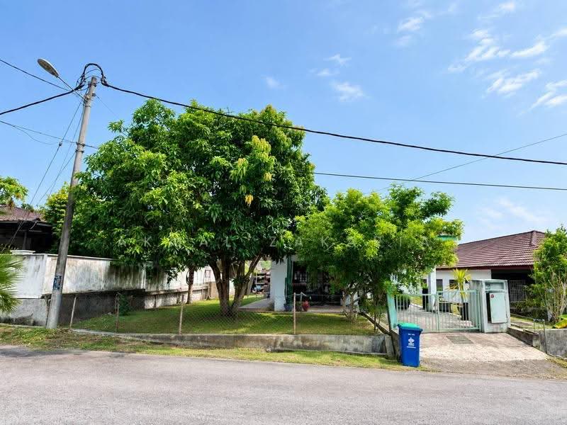 Bungalow House untuk Dijual di Bandar Putra Permai (Seri Kembangan) - Akmal Zakaria - PropertyGuru.com.my
